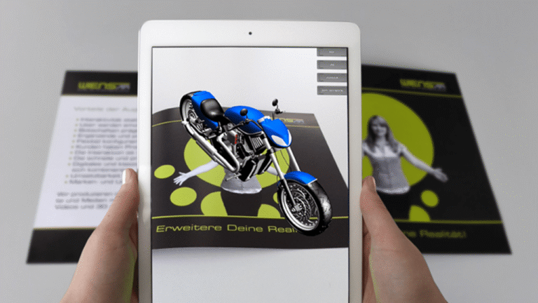 Augmented-Reality-Darstellung eines 3D-Motorrads über einem Marker auf Tablet